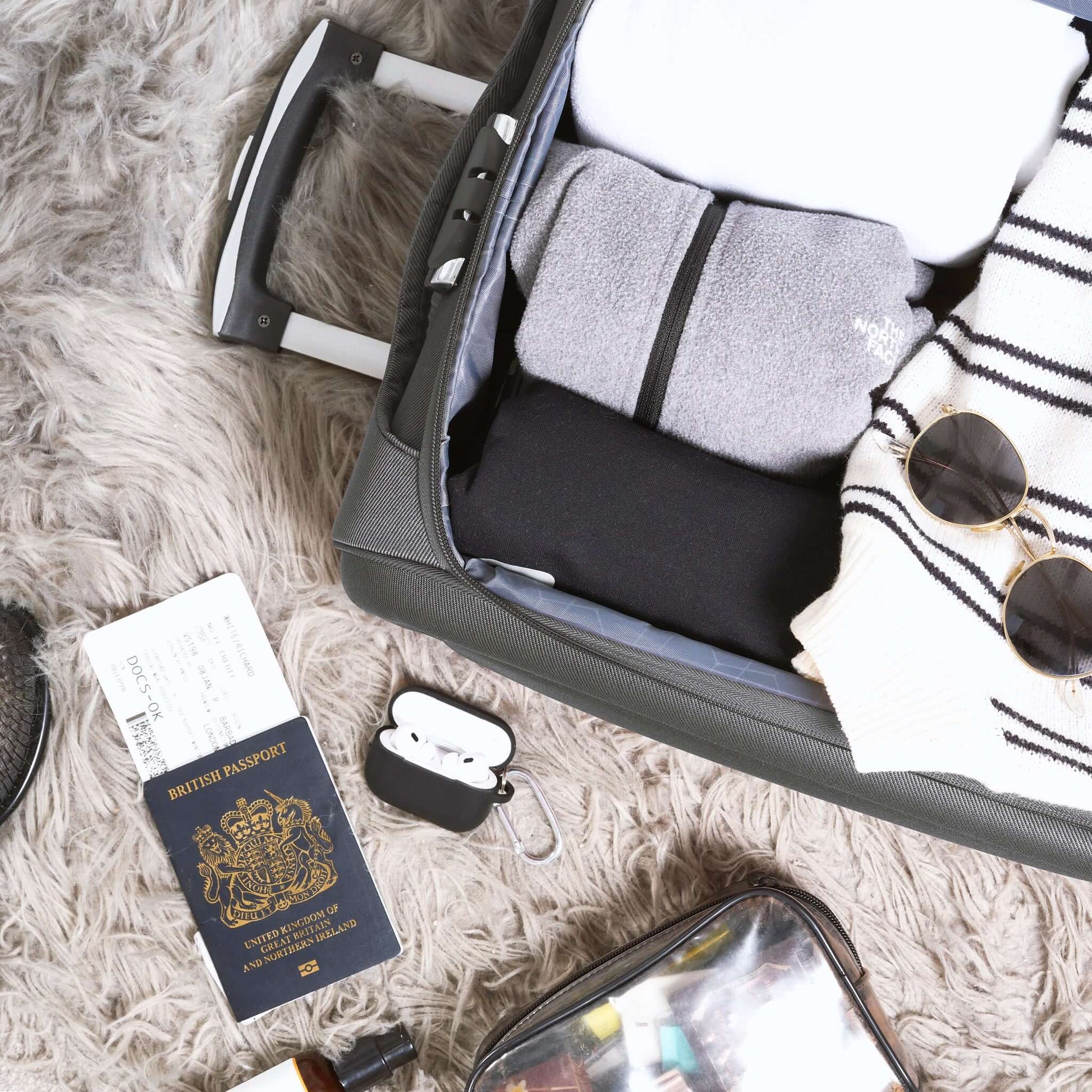 Cabin Bag Luggage Suitcase Set On Wheels - Set of 2 Clearance