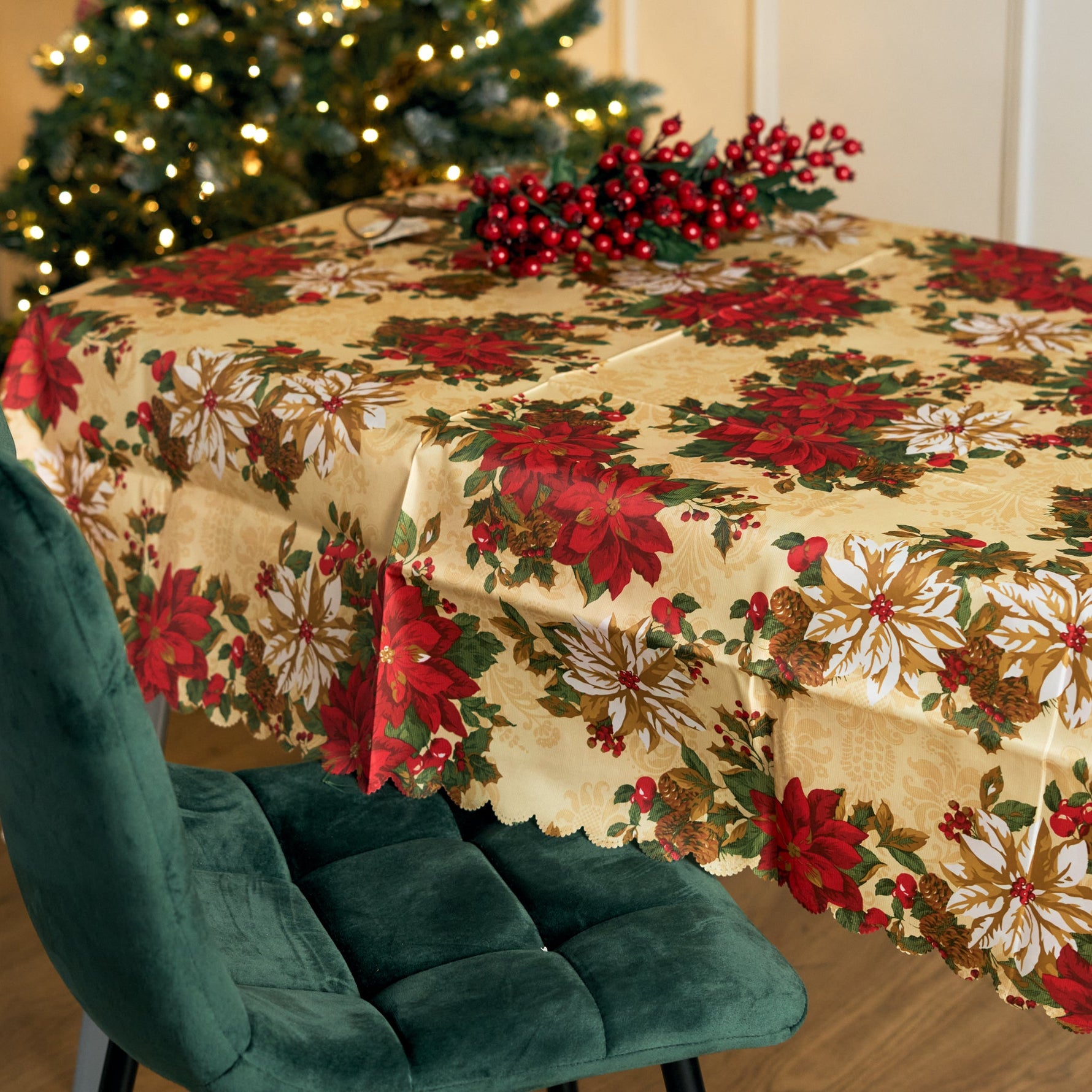 Christmas Table Cloth - Cream & Red Poinsettias - 152 × 224cm - Bargainia.com - 