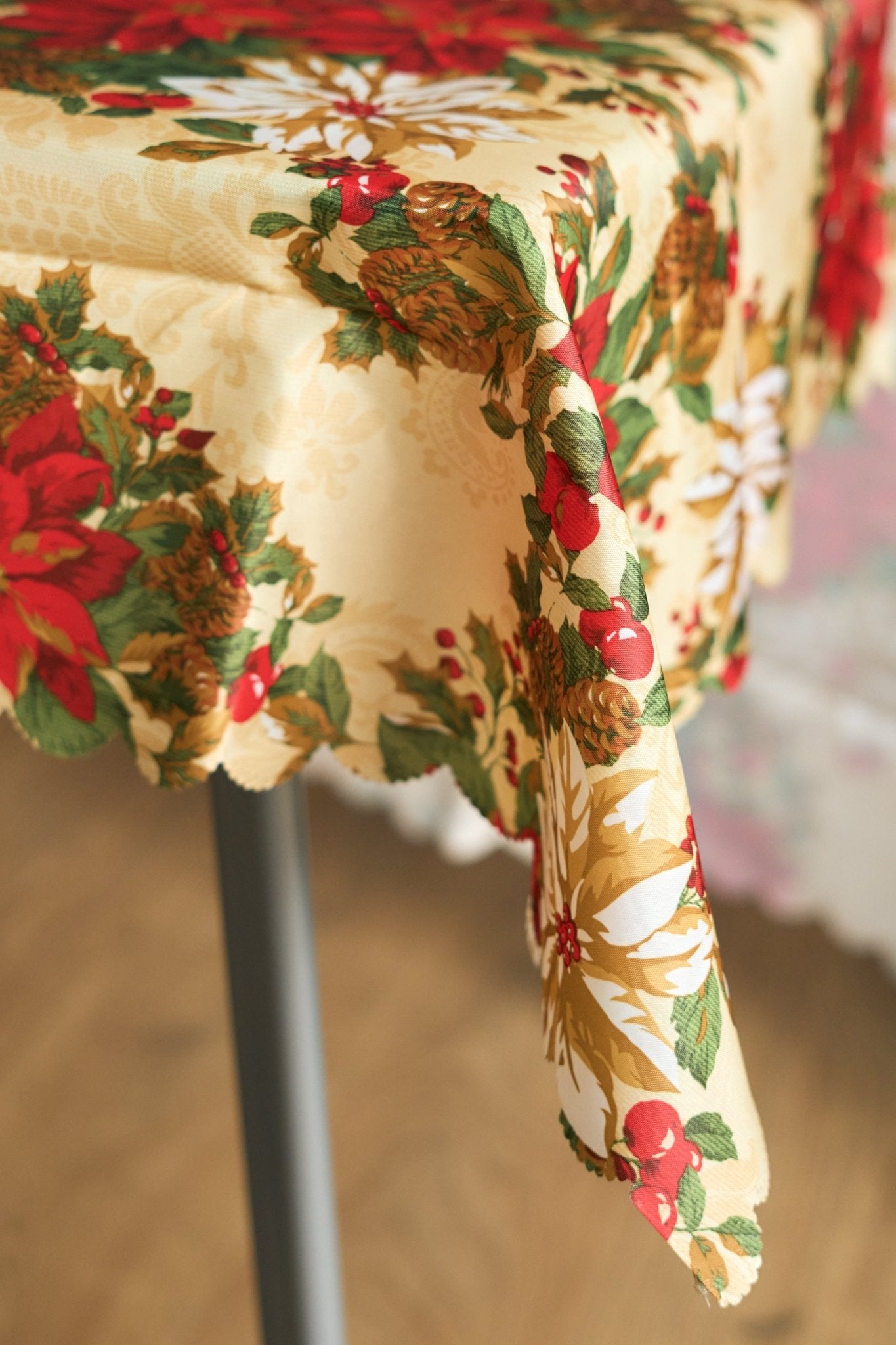 Christmas Table Cloth - Cream & Red Poinsettias - 152 × 224cm - Bargainia.com - 5056150211914 - 92285 - 6088 - K