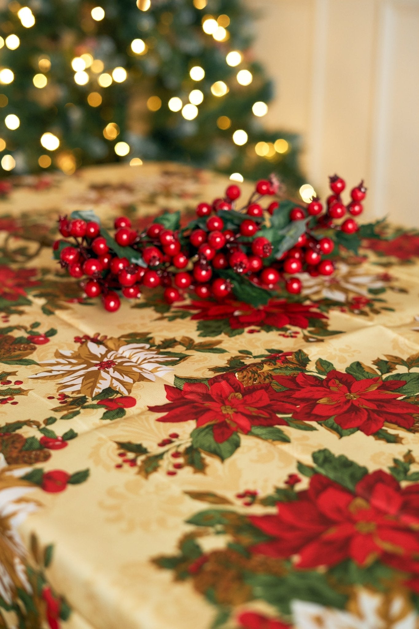 Christmas Table Cloth - Cream & Red Poinsettias - 152 × 224cm - Bargainia.com - 5056150211914 - 92285 - 6088 - K