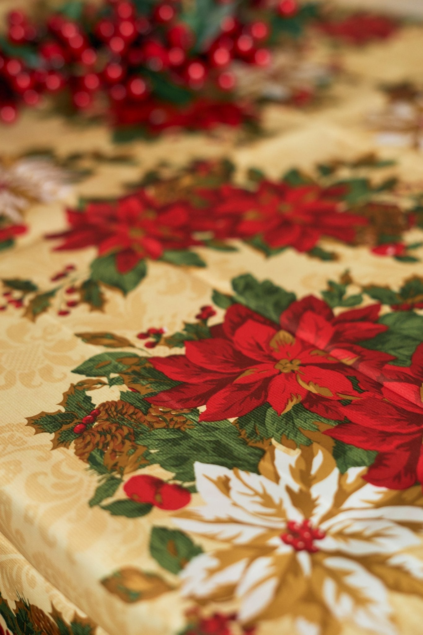 Christmas Table Cloth - Cream & Red Poinsettias - 152 × 224cm - Bargainia.com - 5056150211914 - 92285 - 6088 - K