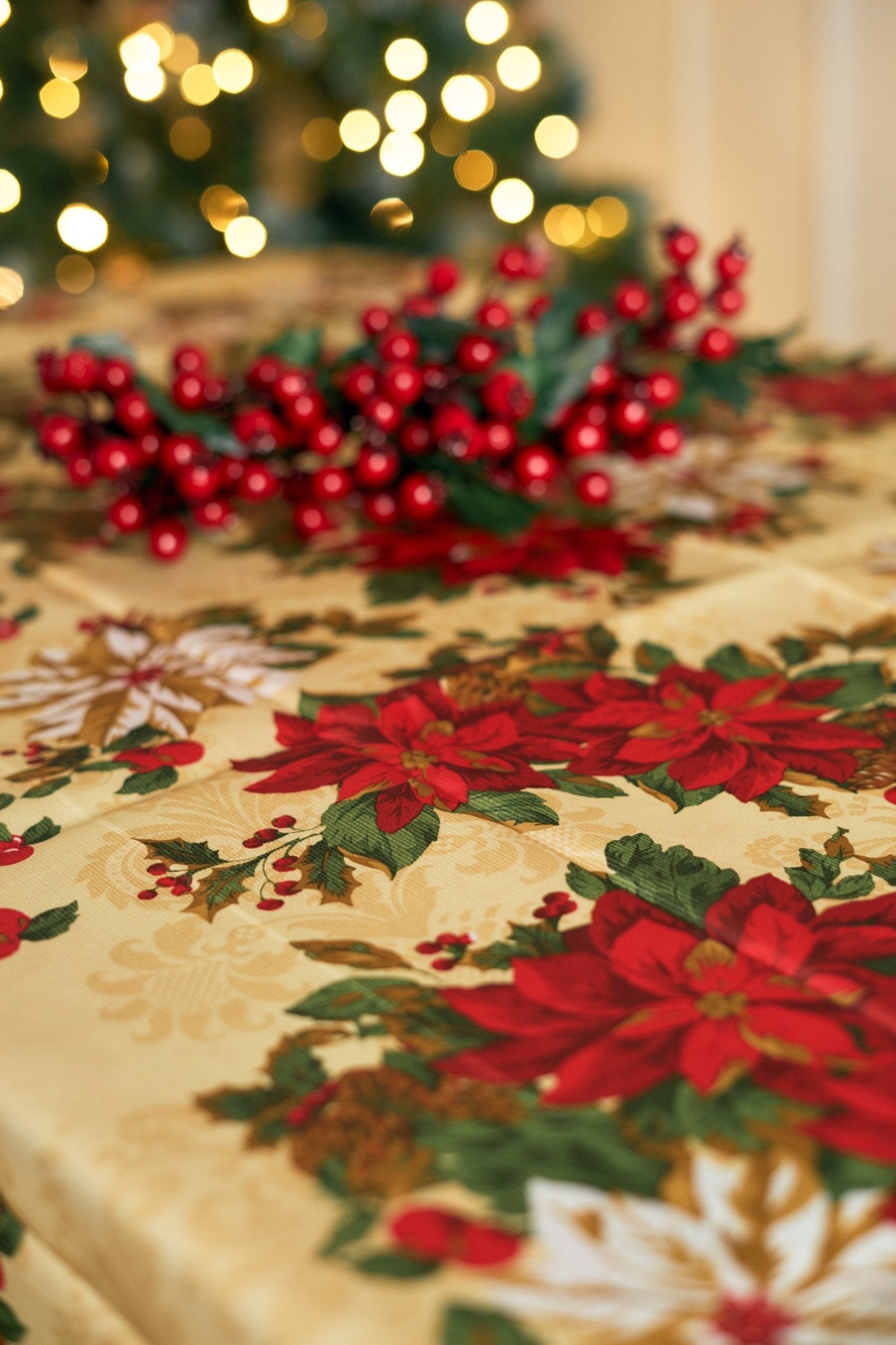 Christmas Table Cloth - Cream & Red Poinsettias - 152 × 224cm - Bargainia.com - 5056150211914 - 92285 - 6088 - K