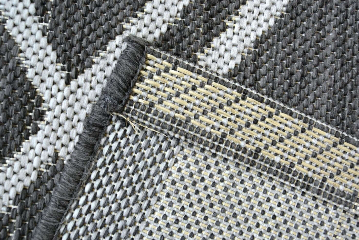 County Diamonds Indoor/Outdoor Rug | 11651A - Bargainia.com - 5053095227468 - 11651A-ANTHR080/150