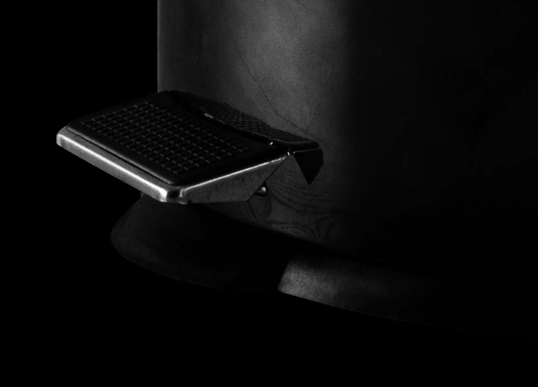 Daewoo Callisto Chrome & Black Pedal Bin - 20L - Bargainia.com - 