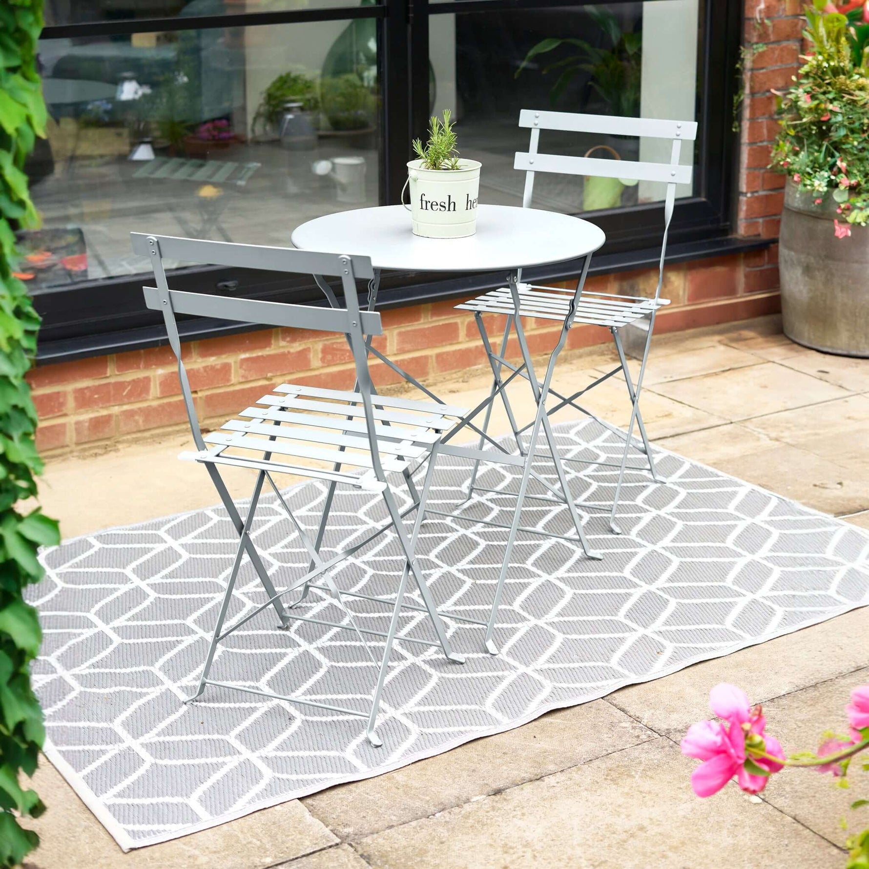 Garden Bistro Set Light Grey Metal 3 Pieces - Manarola - Bargainia.com - 