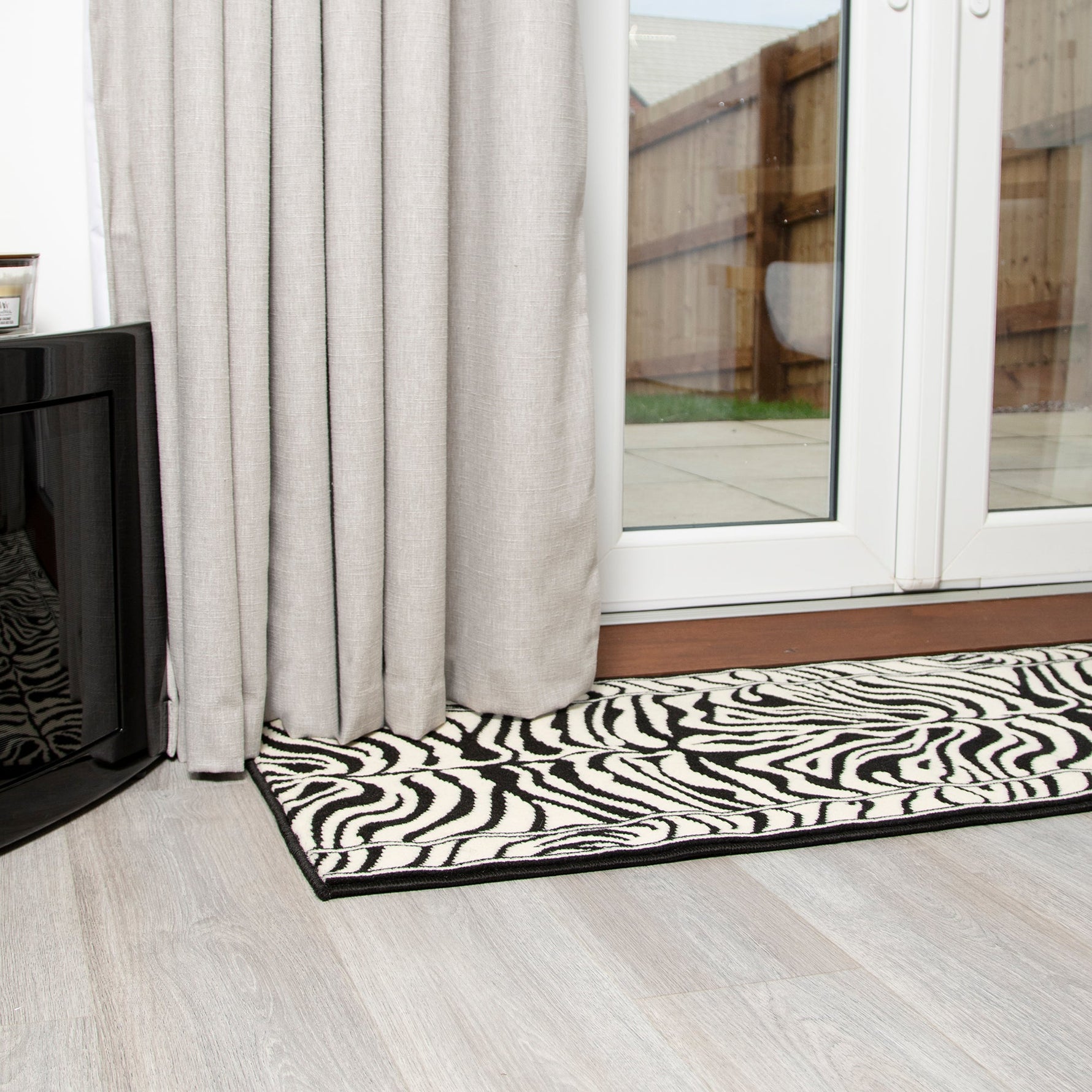 Hard Wearing Hessian Backed Stair Runner Kitchen Mat - Texas Zebra Print - Bargainia.com - 