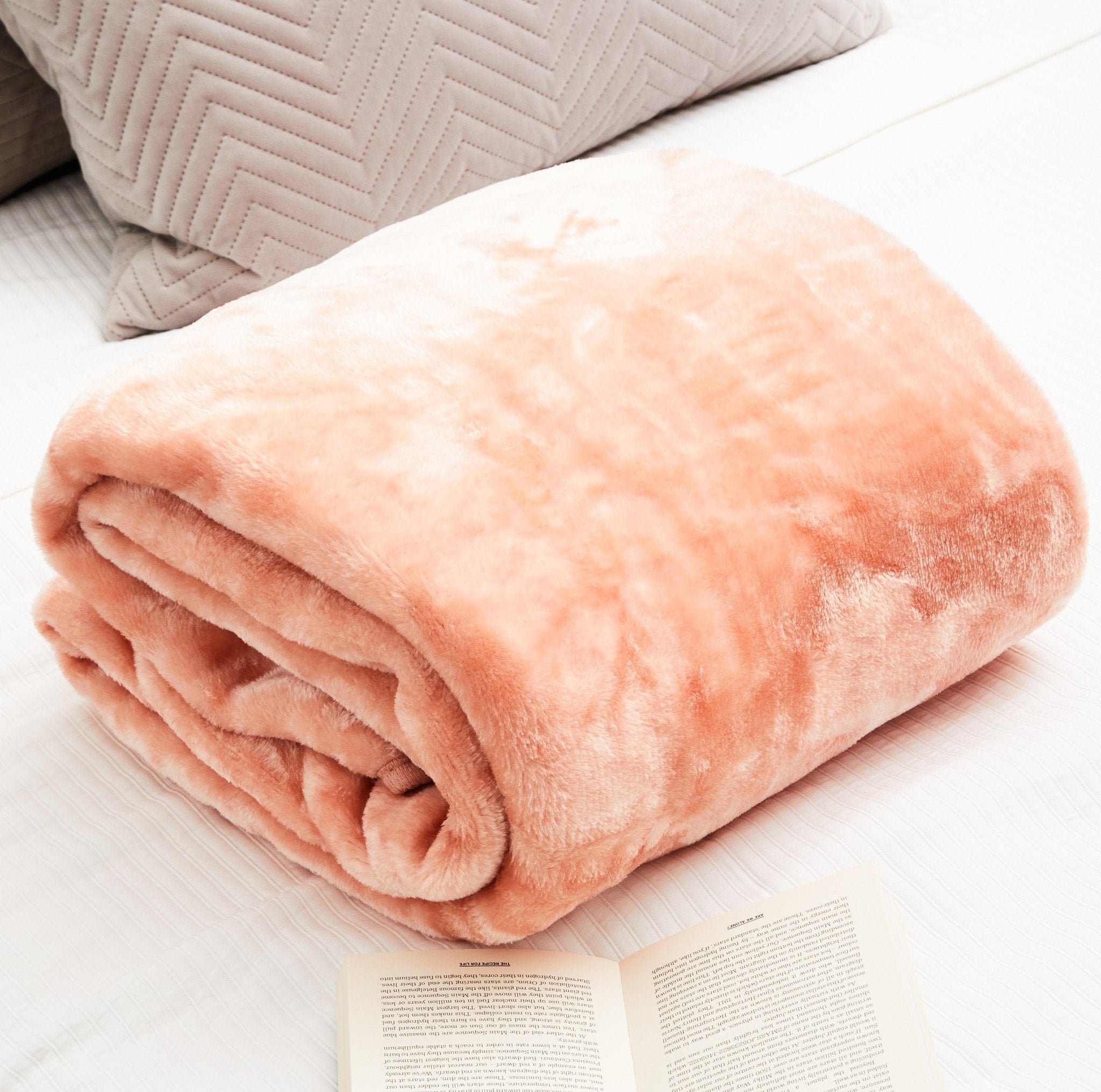 Hibernate Cosy Collection Soft Faux Mink Throw Thick Luxury Blanket - Blush Pink Blankets Clearance