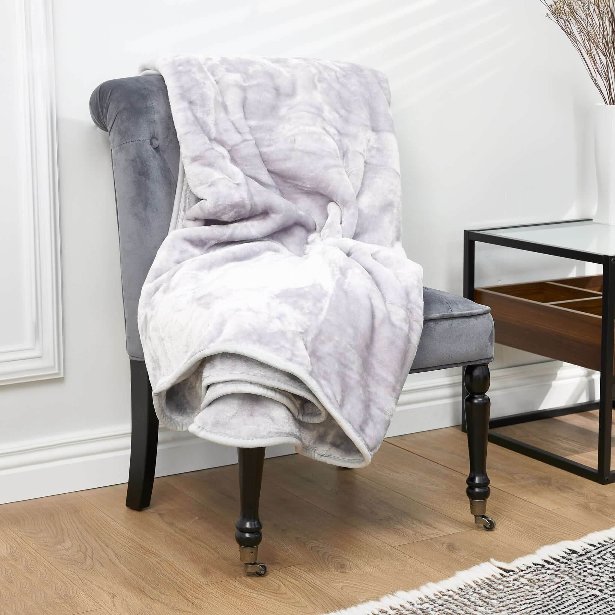 Hibernate Cosy Collection Soft Faux Mink Throw Thick Luxury Blanket - Light Silver Blankets Clearance