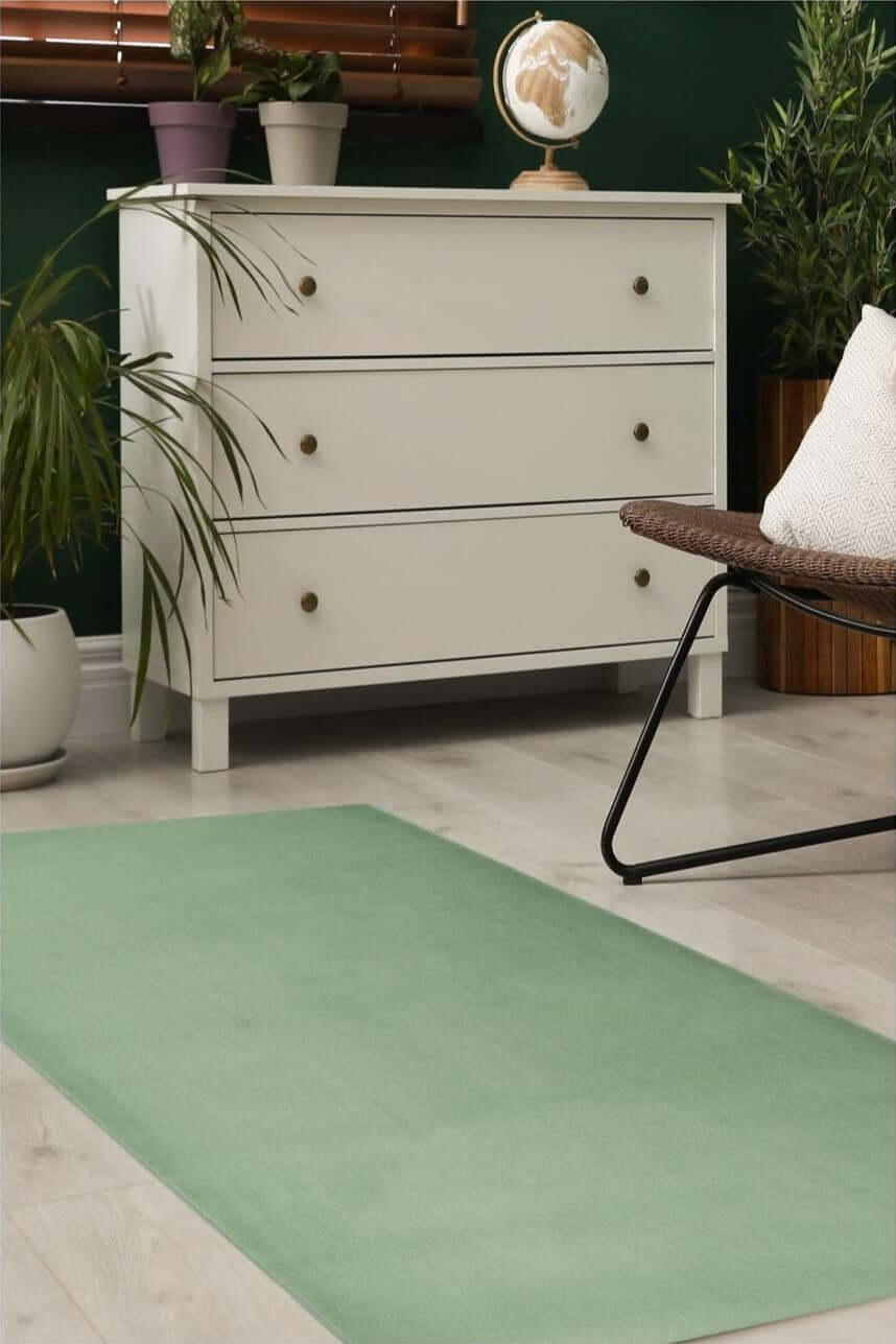 Maestro Solid Green Rug - Bargainia.com - 5053095231489 - 46-1155GG11067/200