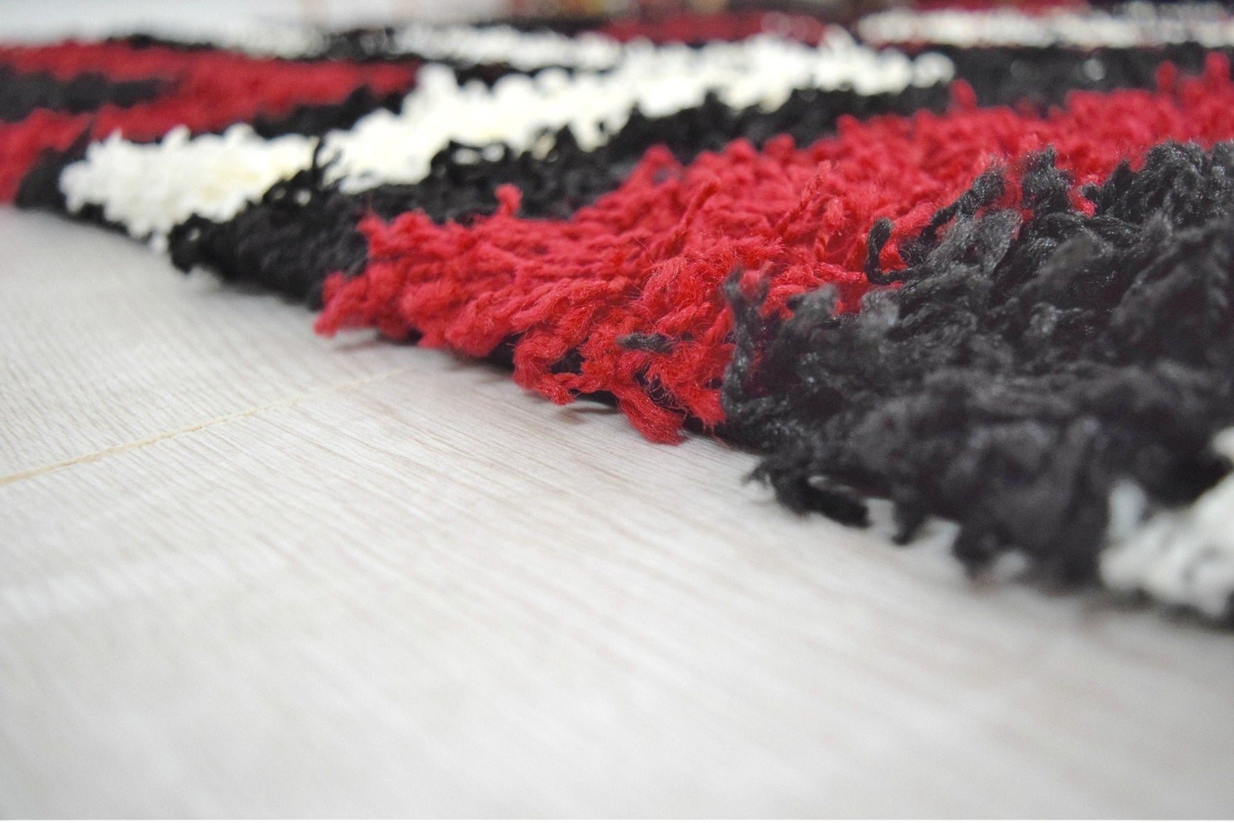 Red Tides Thick Shaggy Rug - California - Bargainia.com - 