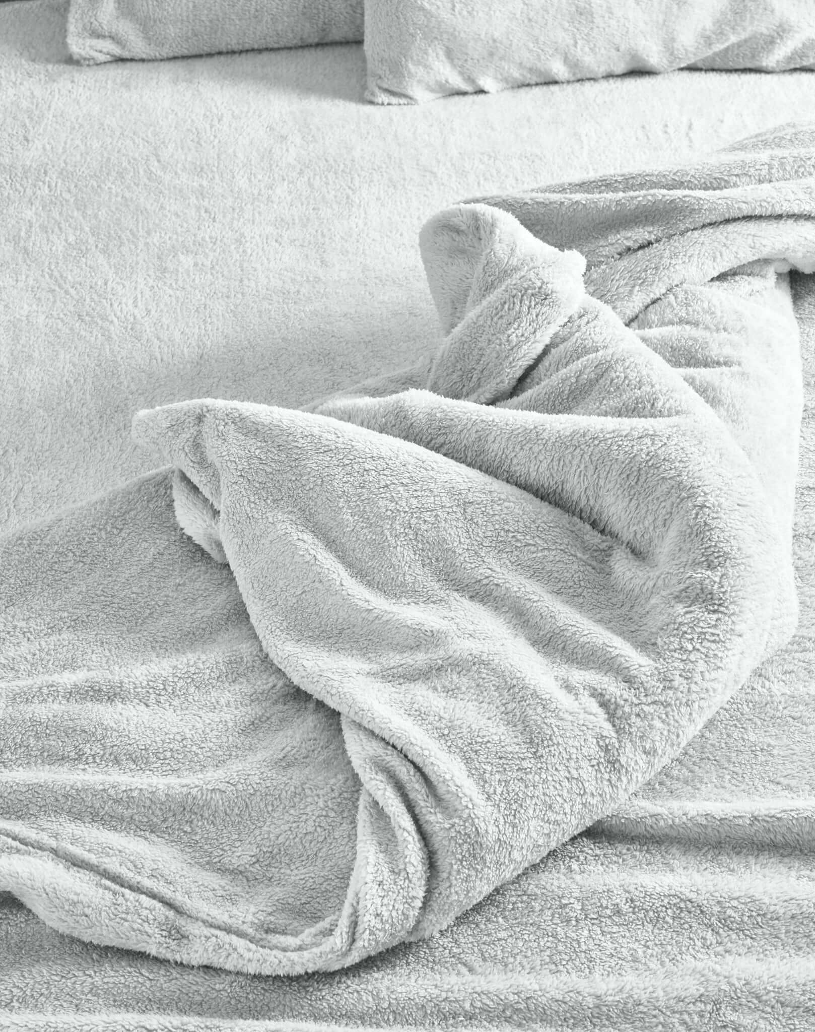 Silver Teddy Fleece Duvet & Two Pillow Covers Set Super Soft - Hibernate Cosy Collection - Bargainia.com - 